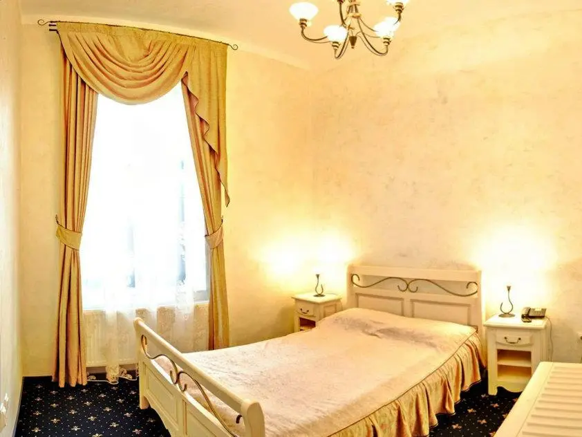 gal-hotel-carol-1