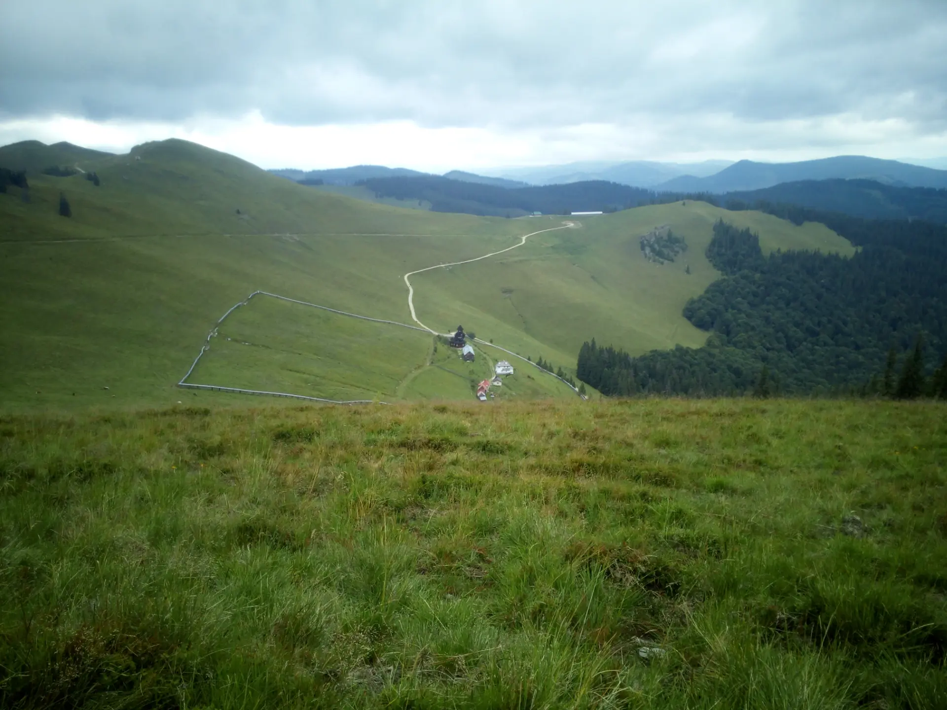 Comuna Ciocanesti - paraul Recele - schit sf Cruce - culme Suhard